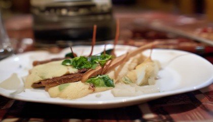 首先啊，你得下载这个软件。别担心，现在智