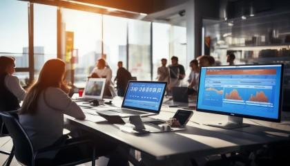 第二，降低运营成本。因为SaaS是按年或