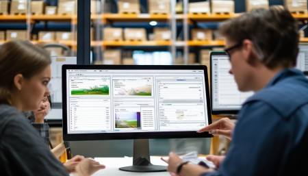 第三，支持多用户协作，权限分明。前面我们