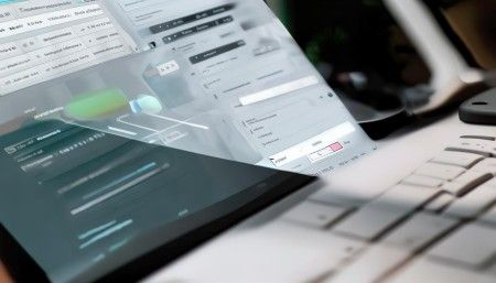 首先，它的用户界面设计得很人性化，不需要