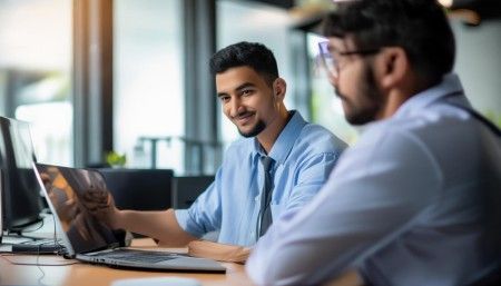 问：售后服务怎么样？
答：他们的客服响